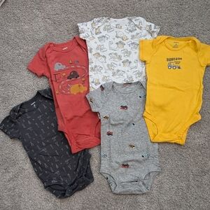 Carter's - Short sleeve onesies - 6 months - Lot of 5